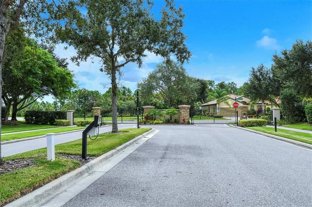 For Sale: $389,900 (2 beds, 2 baths, 2057 Square Feet)