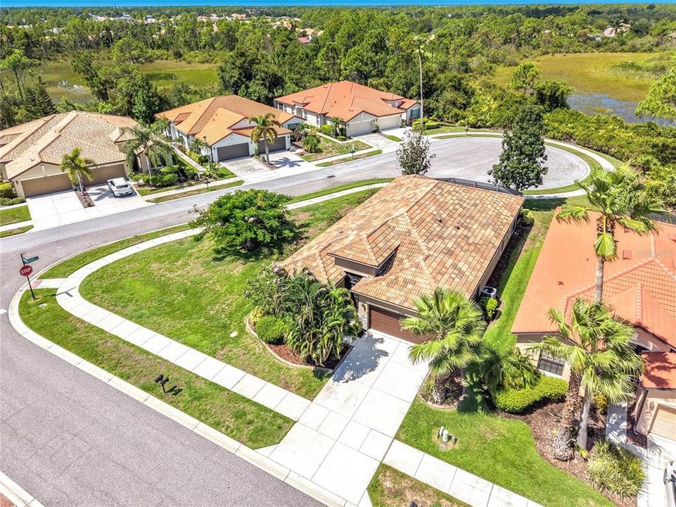 For Sale: $389,900 (2 beds, 2 baths, 2057 Square Feet)