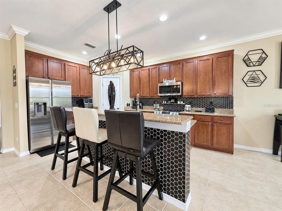 For Sale: $389,900 (2 beds, 2 baths, 2057 Square Feet)
