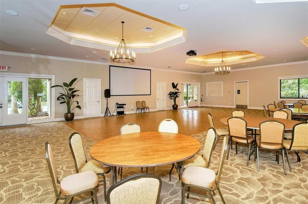 For Sale: $389,900 (2 beds, 2 baths, 2057 Square Feet)