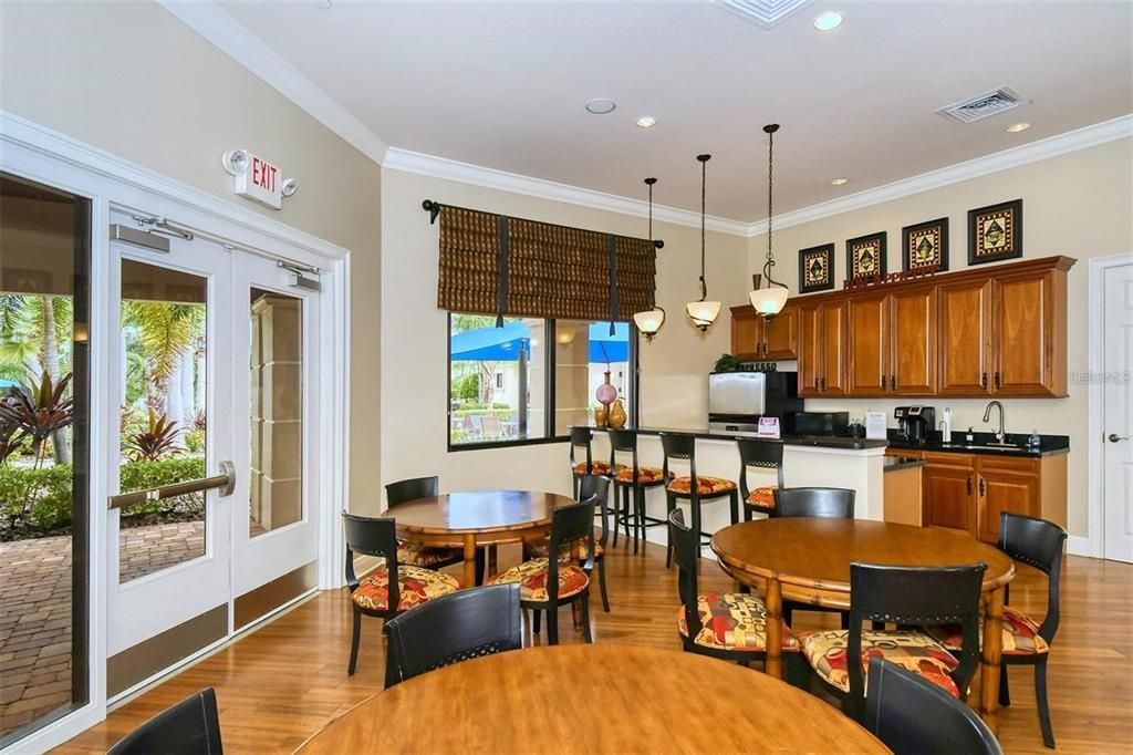 For Sale: $389,900 (2 beds, 2 baths, 2057 Square Feet)