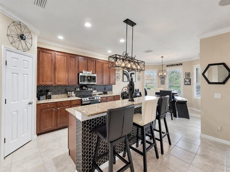 For Sale: $389,900 (2 beds, 2 baths, 2057 Square Feet)