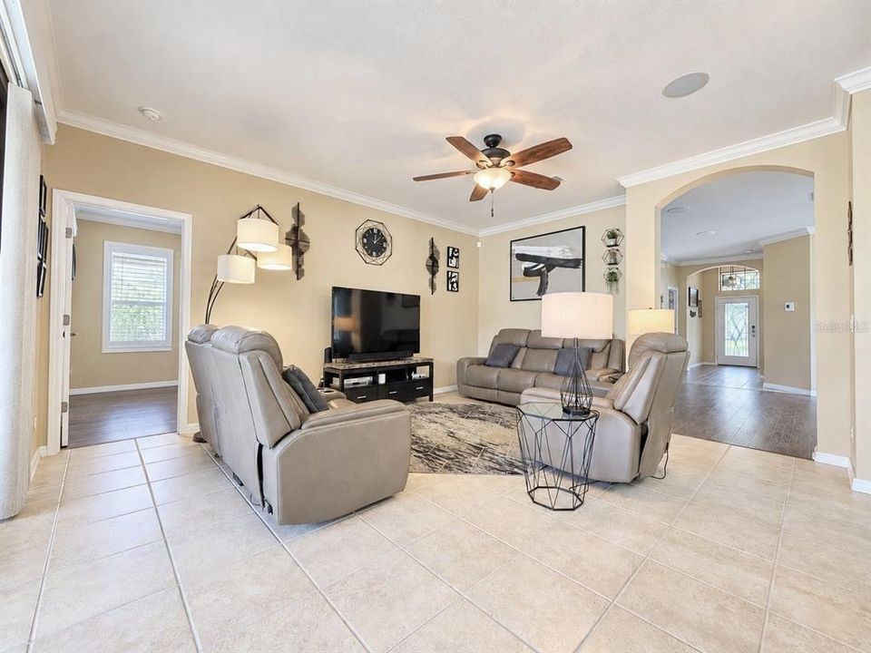 For Sale: $389,900 (2 beds, 2 baths, 2057 Square Feet)