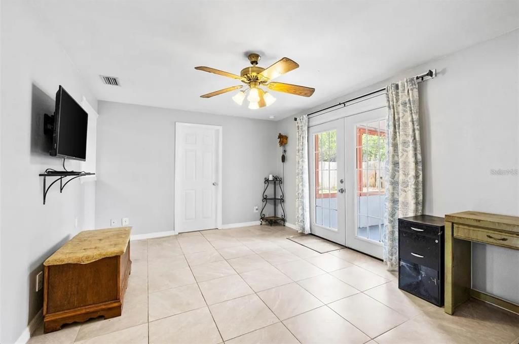 For Sale: $349,900 (4 beds, 2 baths, 1604 Square Feet)