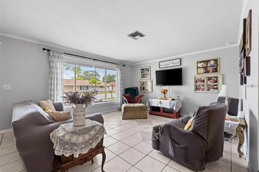 For Sale: $349,900 (4 beds, 2 baths, 1604 Square Feet)