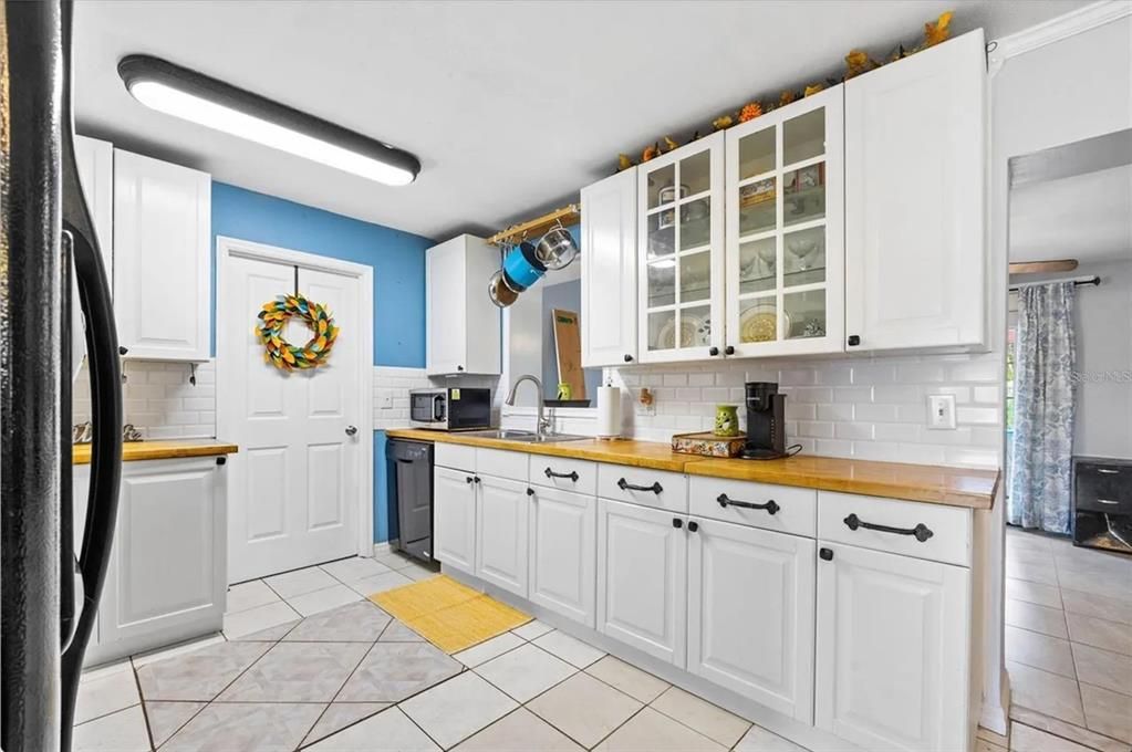 For Sale: $349,900 (4 beds, 2 baths, 1604 Square Feet)