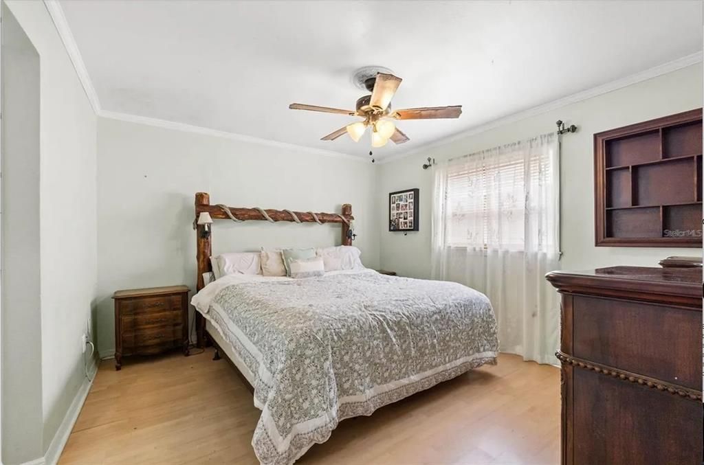 For Sale: $349,900 (4 beds, 2 baths, 1604 Square Feet)