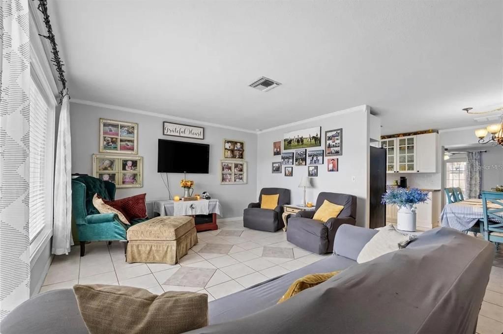 For Sale: $349,900 (4 beds, 2 baths, 1604 Square Feet)