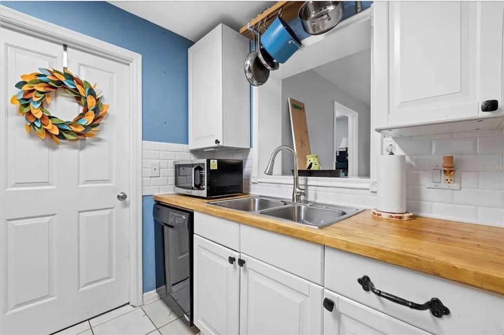 For Sale: $349,900 (4 beds, 2 baths, 1604 Square Feet)