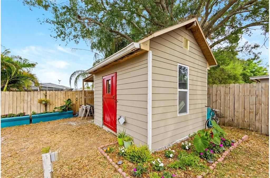 For Sale: $349,900 (4 beds, 2 baths, 1604 Square Feet)