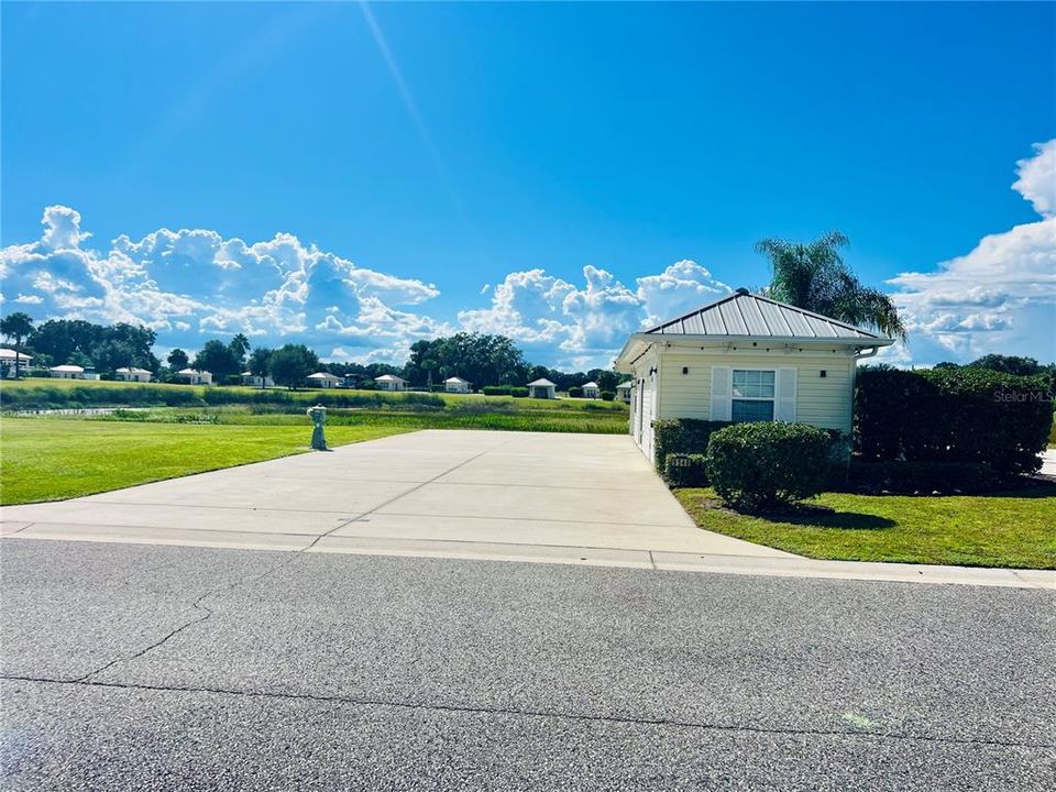 На продажу: $205,900 (0.12 acres)