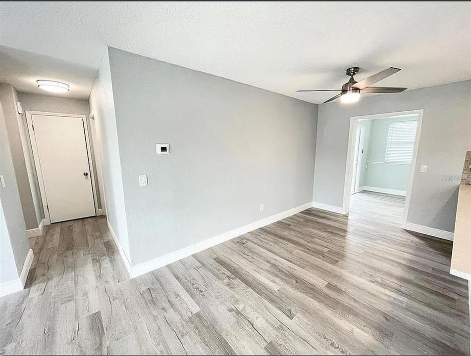 For Sale: $354,900 (3 beds, 2 baths, 1294 Square Feet)