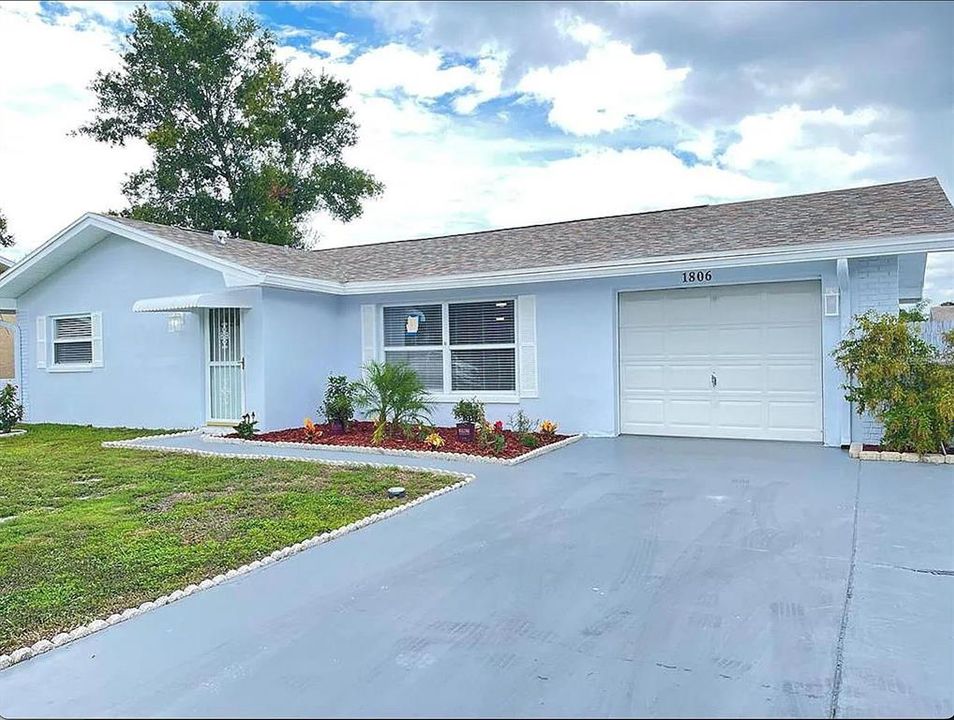 For Sale: $354,900 (3 beds, 2 baths, 1294 Square Feet)