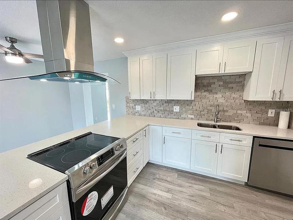 For Sale: $354,900 (3 beds, 2 baths, 1294 Square Feet)