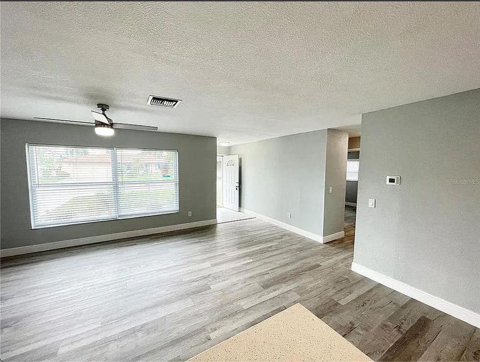For Sale: $354,900 (3 beds, 2 baths, 1294 Square Feet)