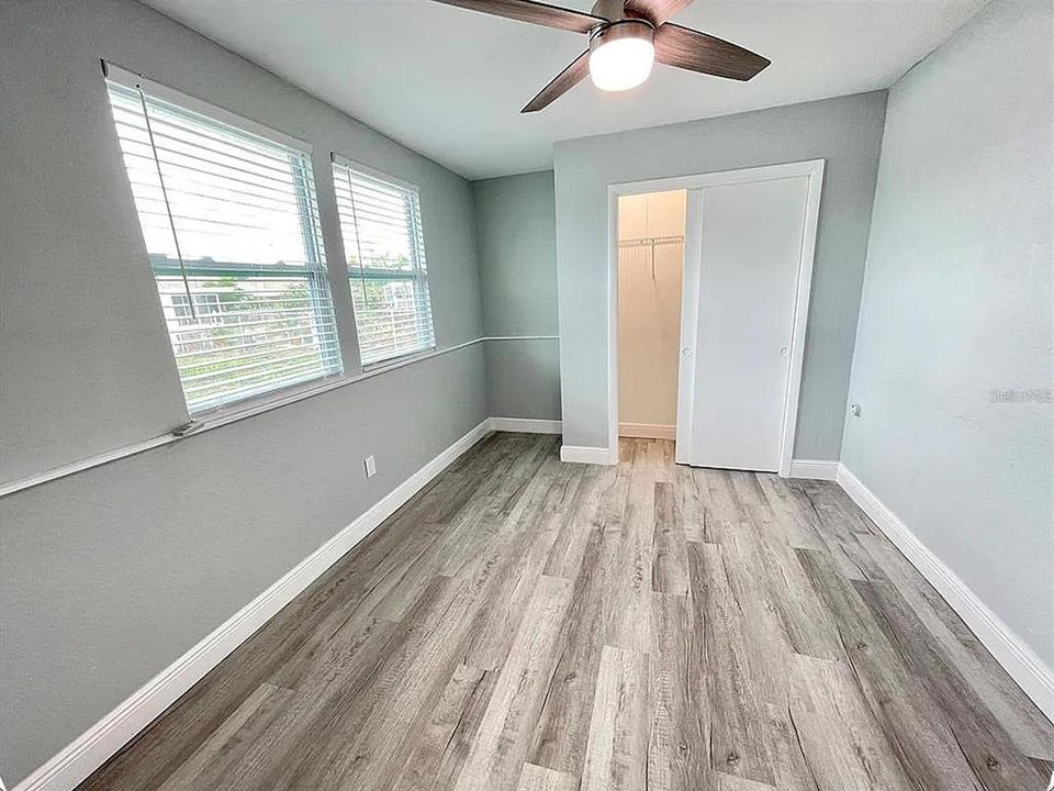 For Sale: $354,900 (3 beds, 2 baths, 1294 Square Feet)