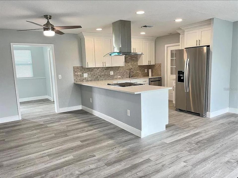 For Sale: $354,900 (3 beds, 2 baths, 1294 Square Feet)