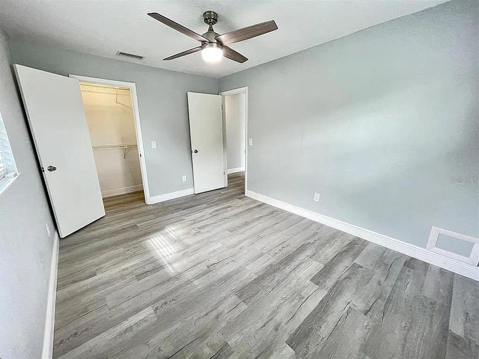 For Sale: $354,900 (3 beds, 2 baths, 1294 Square Feet)