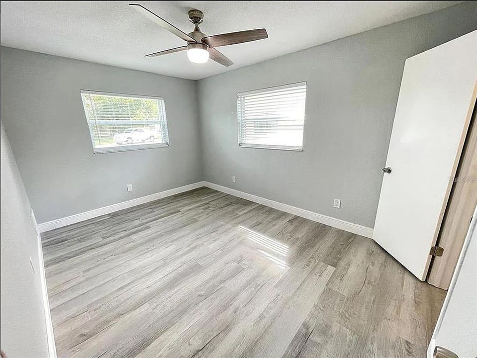 For Sale: $354,900 (3 beds, 2 baths, 1294 Square Feet)
