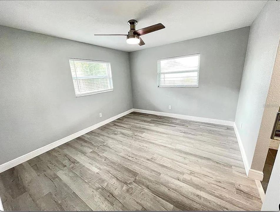 For Sale: $354,900 (3 beds, 2 baths, 1294 Square Feet)