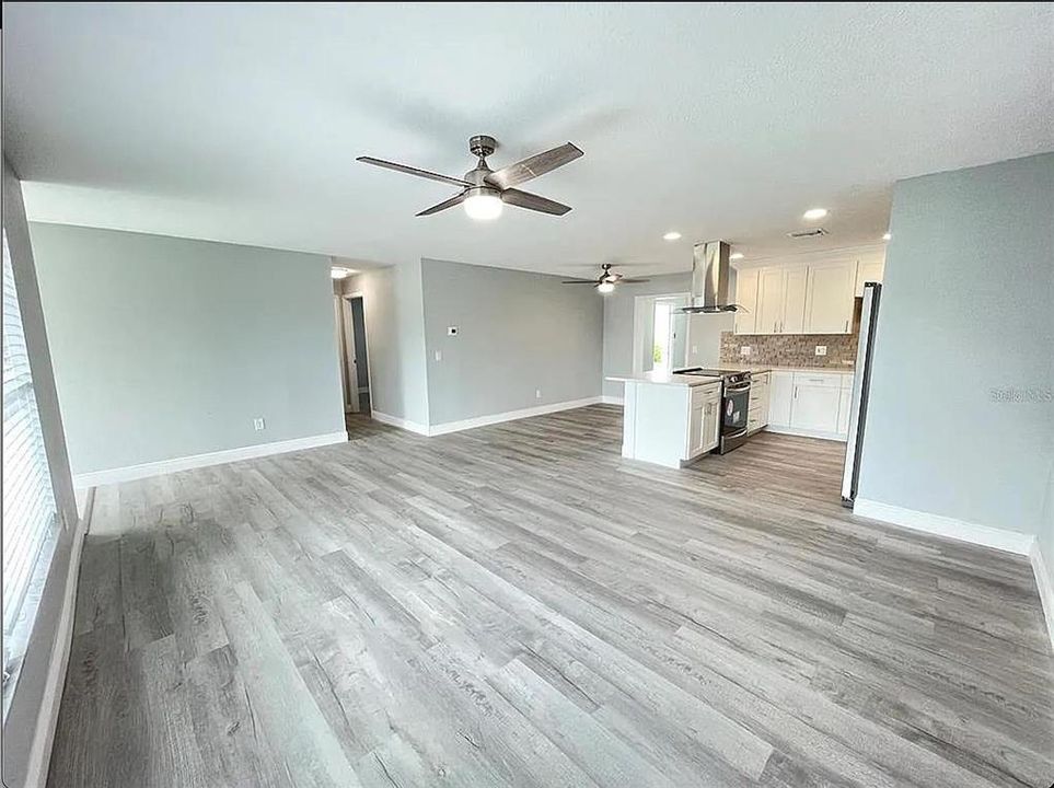 For Sale: $354,900 (3 beds, 2 baths, 1294 Square Feet)