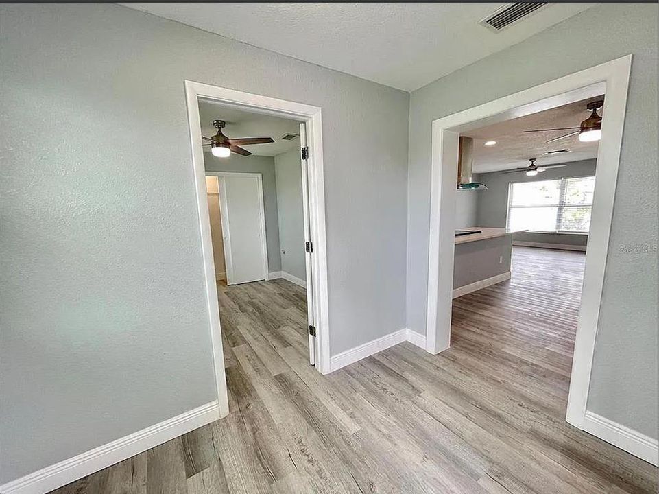 For Sale: $354,900 (3 beds, 2 baths, 1294 Square Feet)