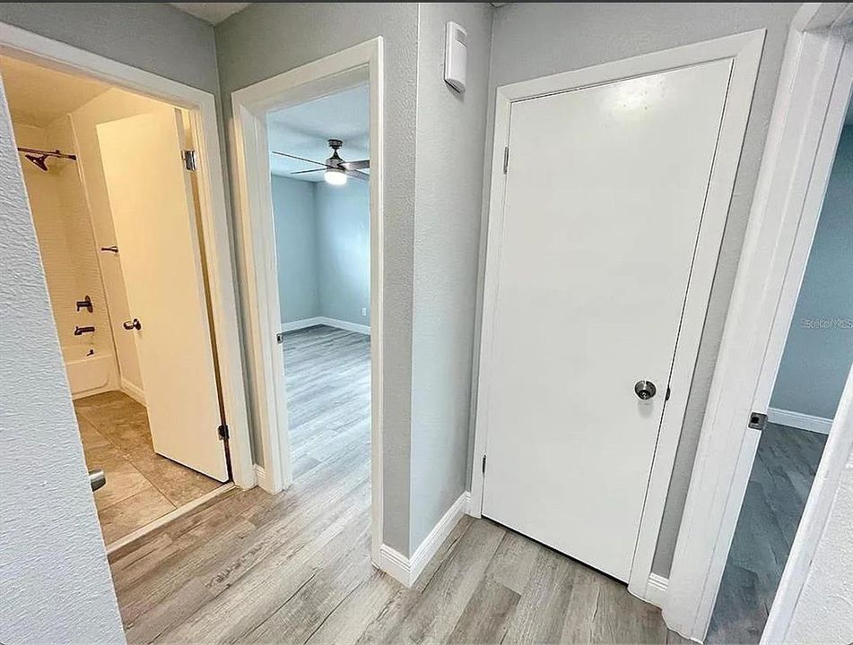 For Sale: $354,900 (3 beds, 2 baths, 1294 Square Feet)