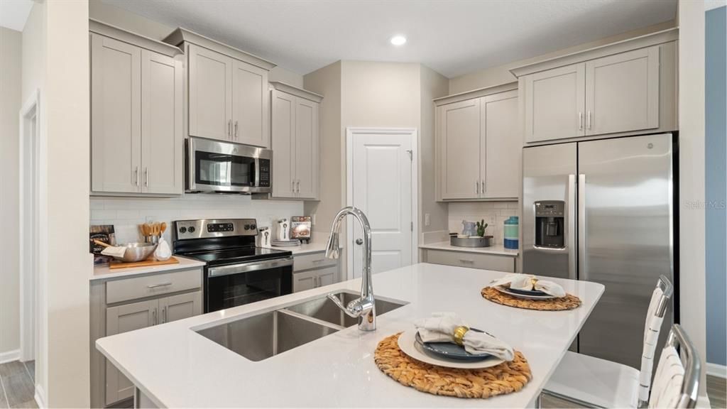 En Venta: $471,990 (4 camas, 3 baños, 2023 Pies cuadrados)