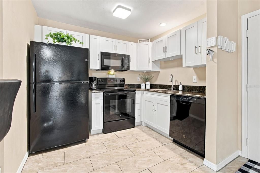 For Sale: $129,000 (1 beds, 1 baths, 593 Square Feet)