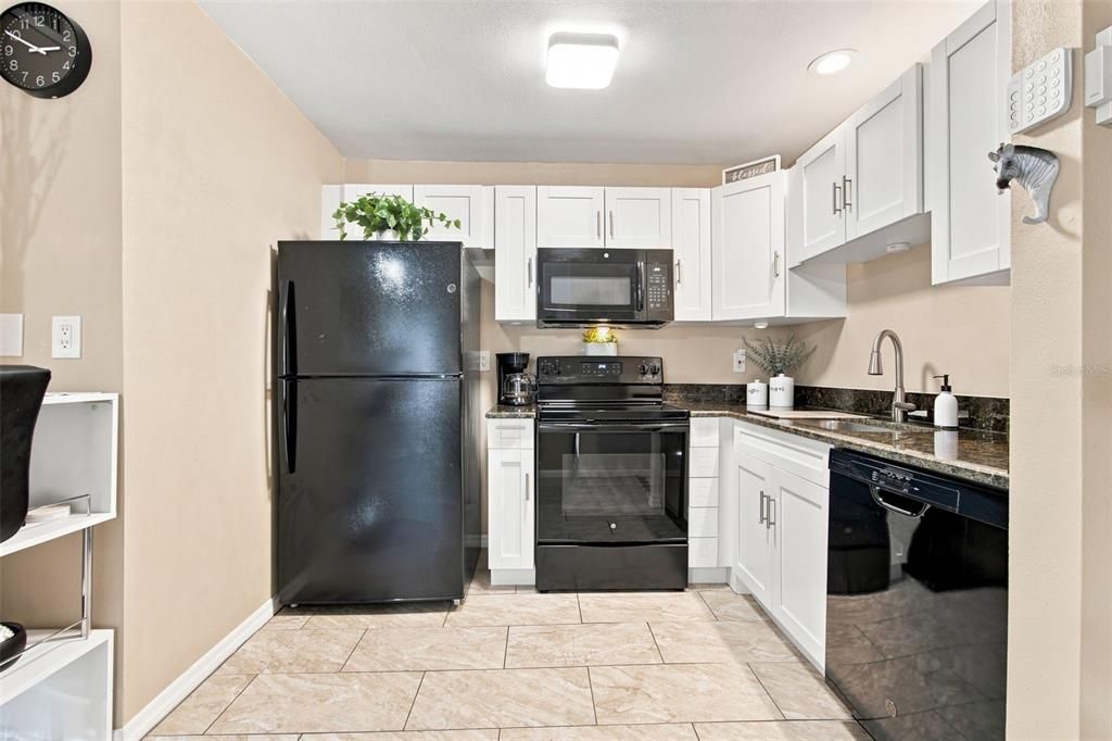 For Sale: $129,000 (1 beds, 1 baths, 593 Square Feet)