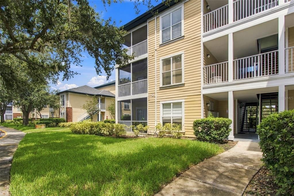 For Sale: $129,000 (1 beds, 1 baths, 593 Square Feet)