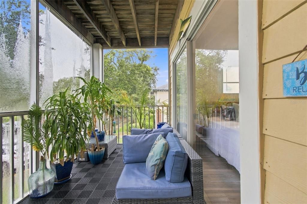 For Sale: $129,000 (1 beds, 1 baths, 593 Square Feet)