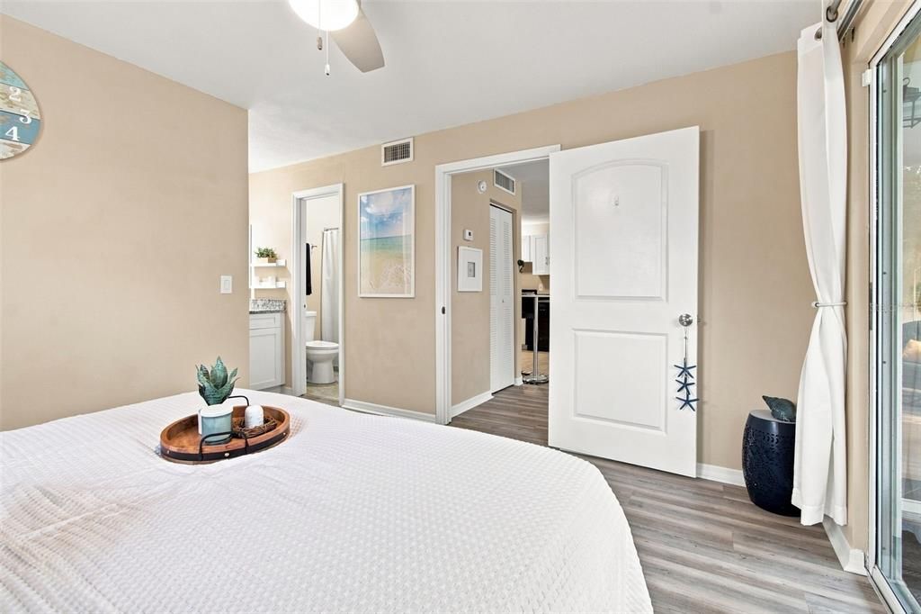 For Sale: $129,000 (1 beds, 1 baths, 593 Square Feet)