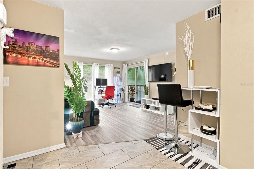 For Sale: $129,000 (1 beds, 1 baths, 593 Square Feet)