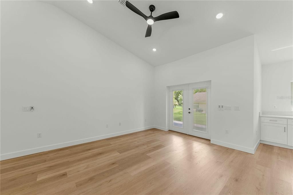 For Sale: $299,990 (3 beds, 2 baths, 1502 Square Feet)