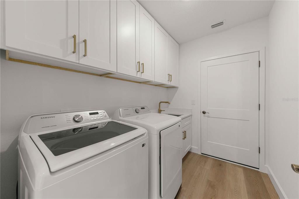 For Sale: $299,990 (3 beds, 2 baths, 1502 Square Feet)