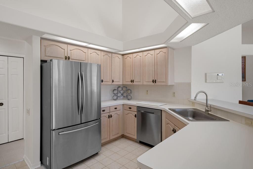 For Sale: $469,900 (3 beds, 3 baths, 2328 Square Feet)