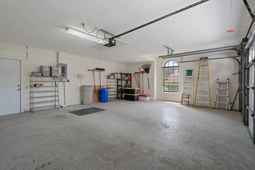 For Sale: $469,900 (3 beds, 3 baths, 2328 Square Feet)
