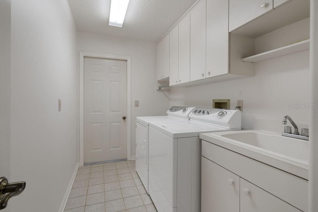 For Sale: $469,900 (3 beds, 3 baths, 2328 Square Feet)