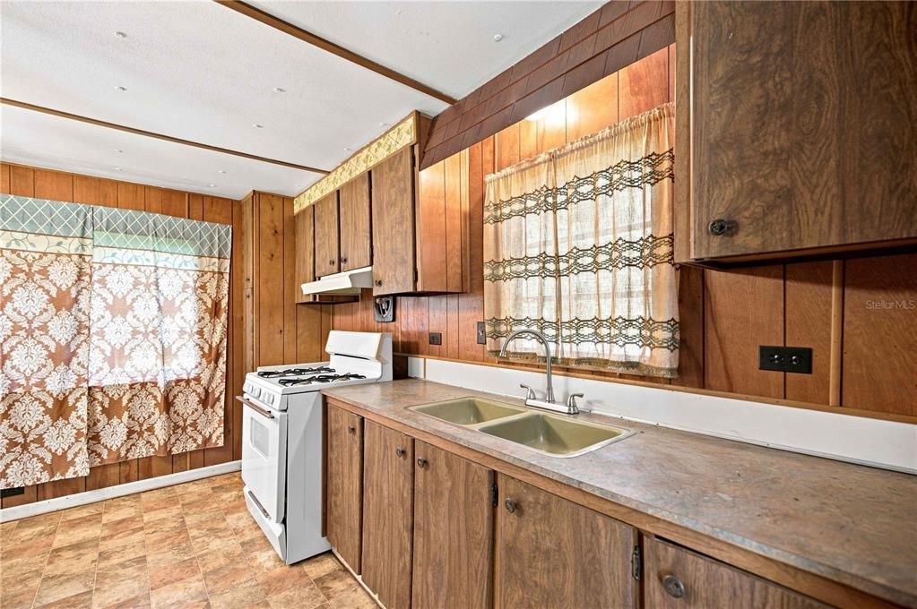 На продажу: $88,000 (3 спален, 1 ванн, 696 Квадратных фут)