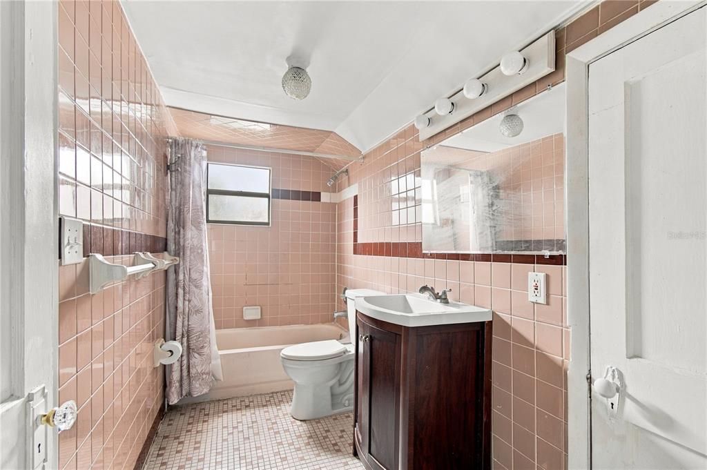 En Venta: $400,000 (3 camas, 0 baños, 1437 Pies cuadrados)
