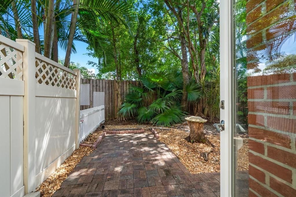 For Sale: $449,900 (2 beds, 2 baths, 1620 Square Feet)
