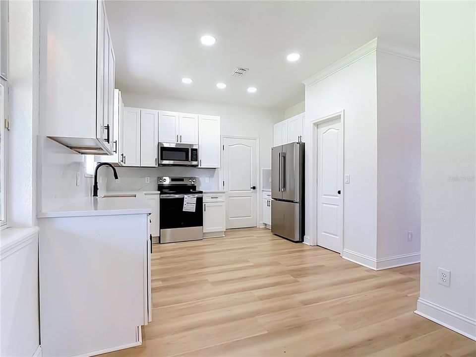 En Venta: $419,900 (4 camas, 2 baños, 2219 Pies cuadrados)