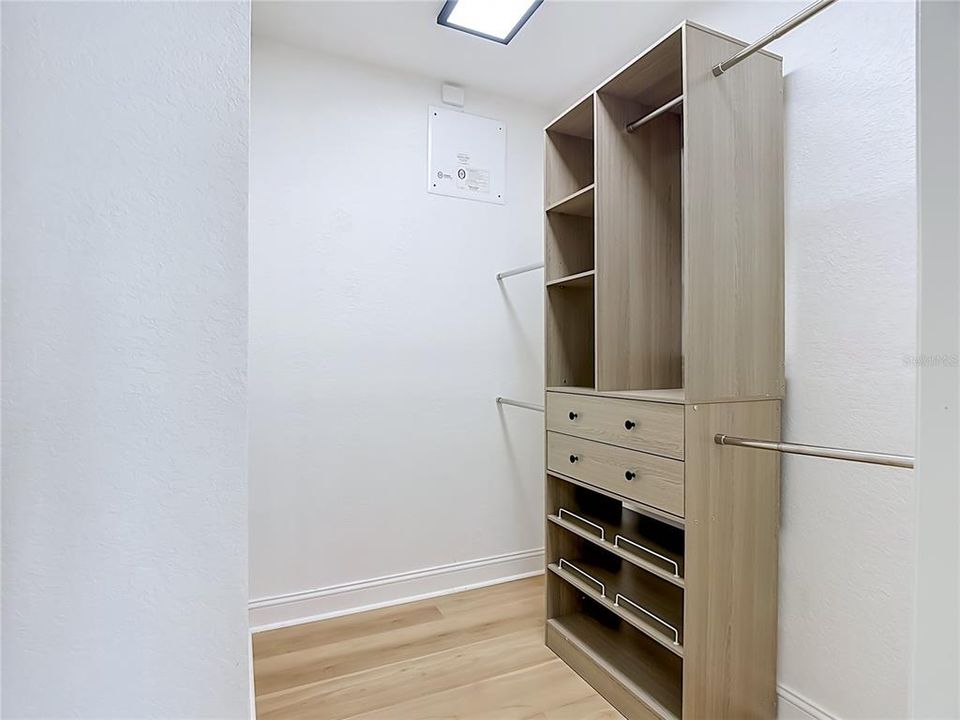 En Venta: $419,900 (4 camas, 2 baños, 2219 Pies cuadrados)