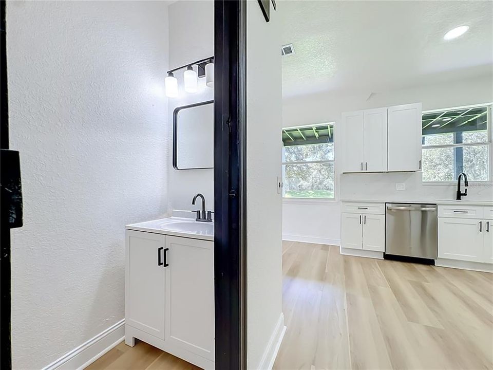 En Venta: $419,900 (4 camas, 2 baños, 2219 Pies cuadrados)