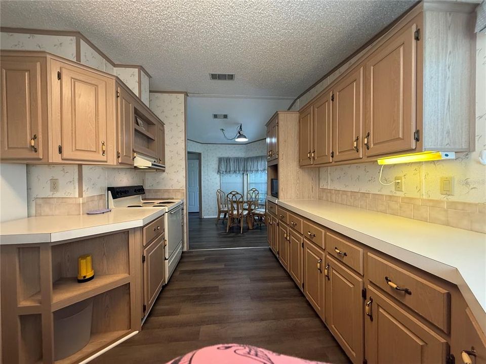 For Sale: $189,900 (2 beds, 2 baths, 1248 Square Feet)