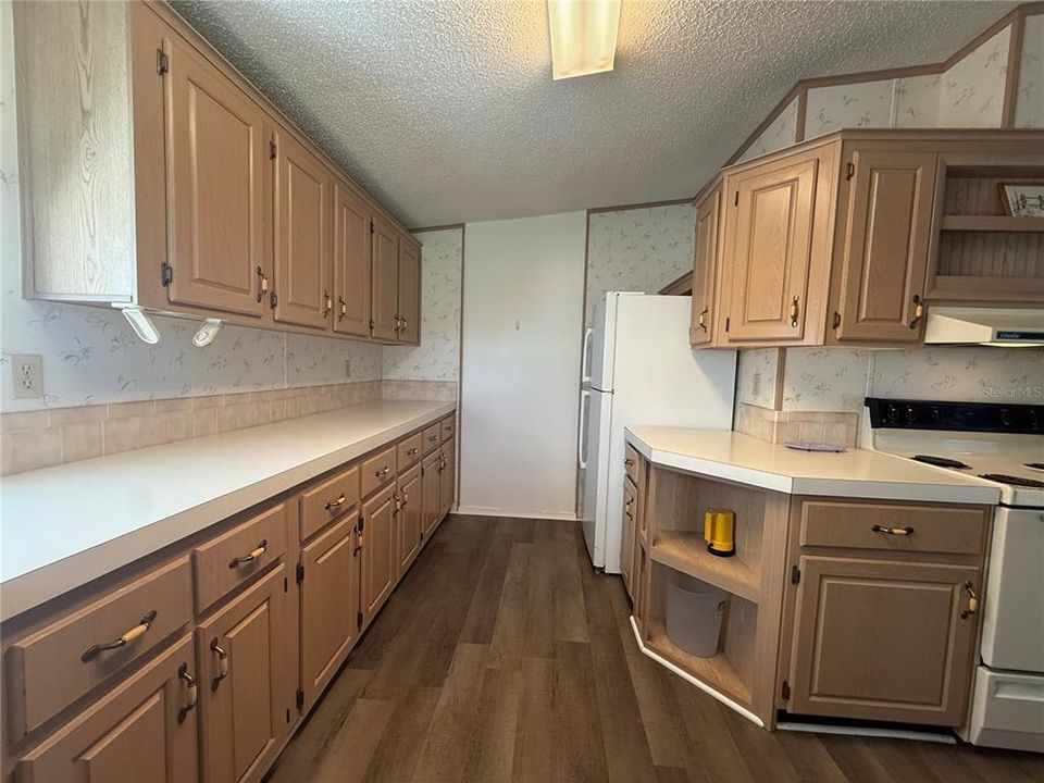 For Sale: $189,900 (2 beds, 2 baths, 1248 Square Feet)