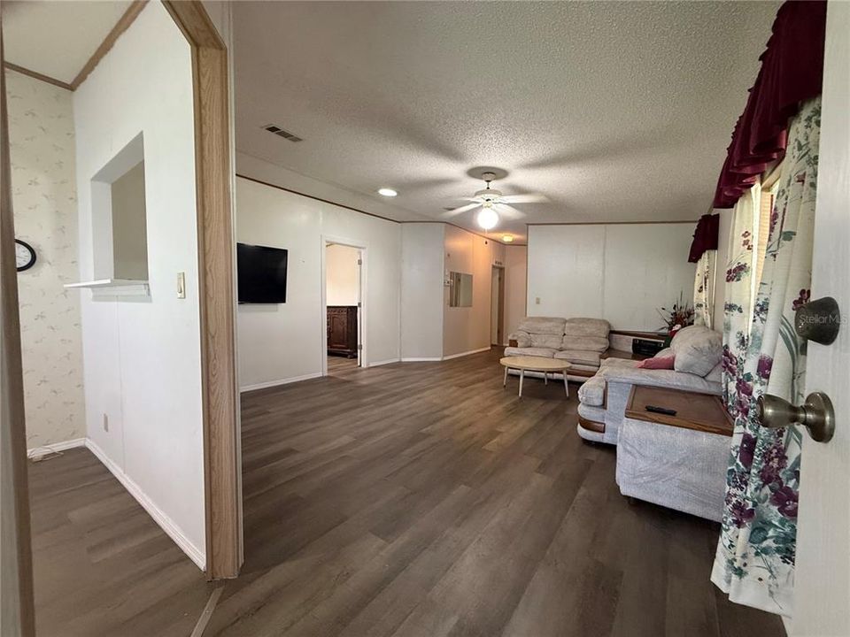 For Sale: $189,900 (2 beds, 2 baths, 1248 Square Feet)