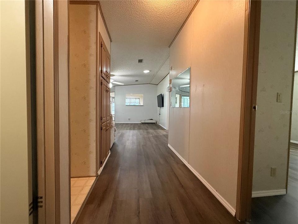 For Sale: $189,900 (2 beds, 2 baths, 1248 Square Feet)