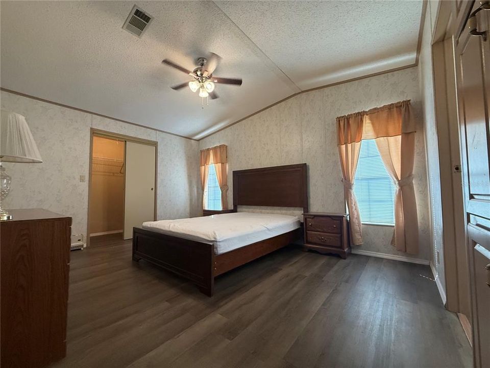 For Sale: $189,900 (2 beds, 2 baths, 1248 Square Feet)